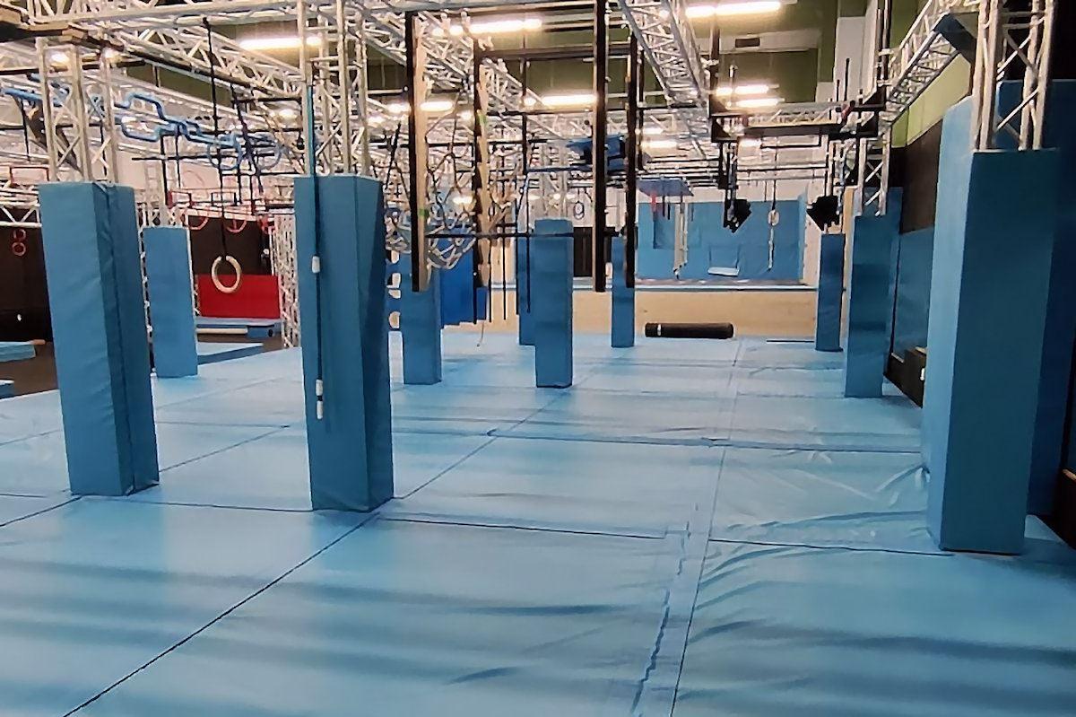 Ninja Prall- und Fallschutz - Sicherheitspolster, die sowohl für runde - als auch rechteckige Säulen oder Traversen geeignet sind. Ninja Prall- und Fallschutz - Fallschutzmatten und Prallschutz speziell für den Ninja-Sport