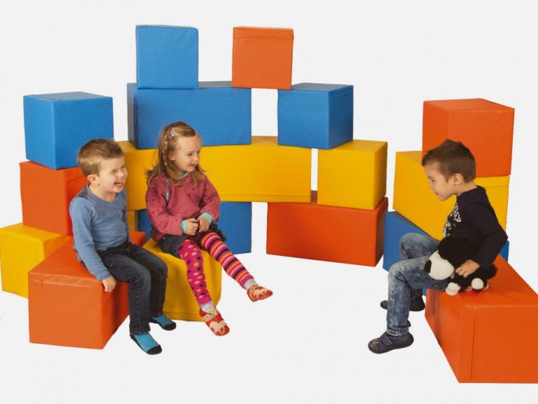 Bausteinsatz-Marlon-Bänfer - die Großbausteine MAXI für Kinder ab 4 Jahren sind die am meisten verbreiteten Baumodule