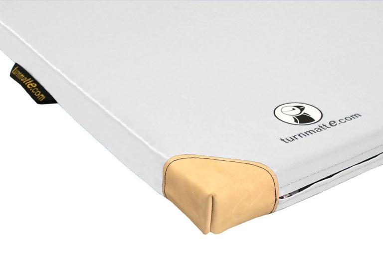 Leichtturnmatte-Soft mit Lederecken - weiss - für Babys und Kleinkinder