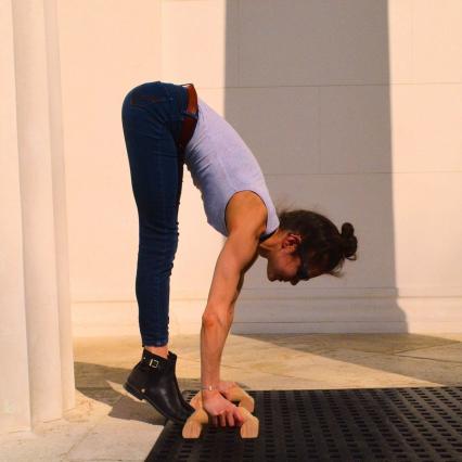 Handstand lernen mit Stefanie Millinger auf Parallettes BASE - Phase 1