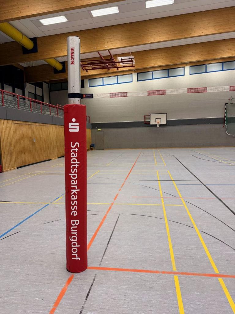 Säulenschutz mit Sparkassen-Logo