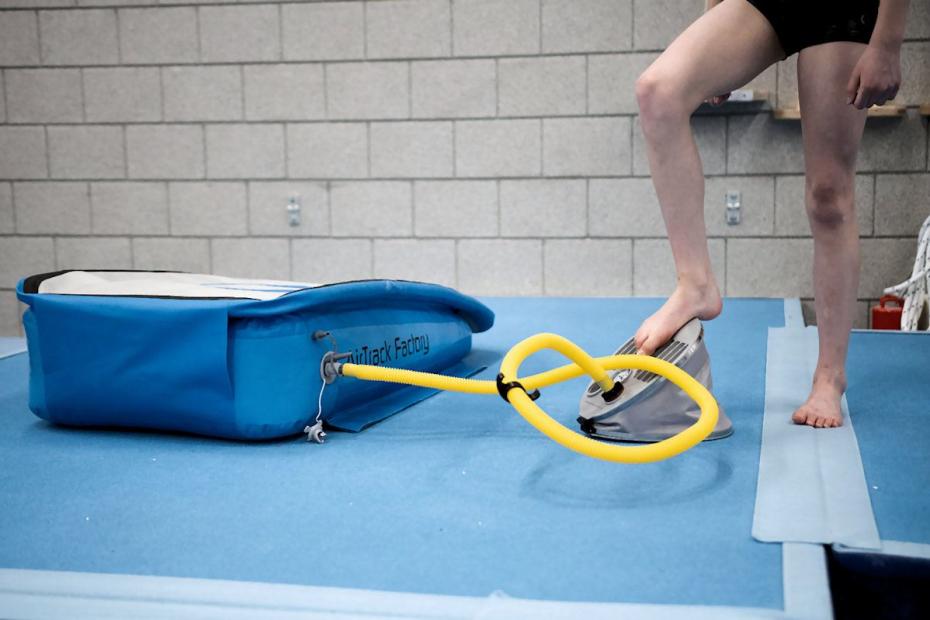 AirBoard Boost - Befüllung mit Fußpumpe