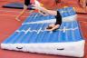 Die luftgefüllte Air Track Matte bietet einen gleichmäßigen Rebound.