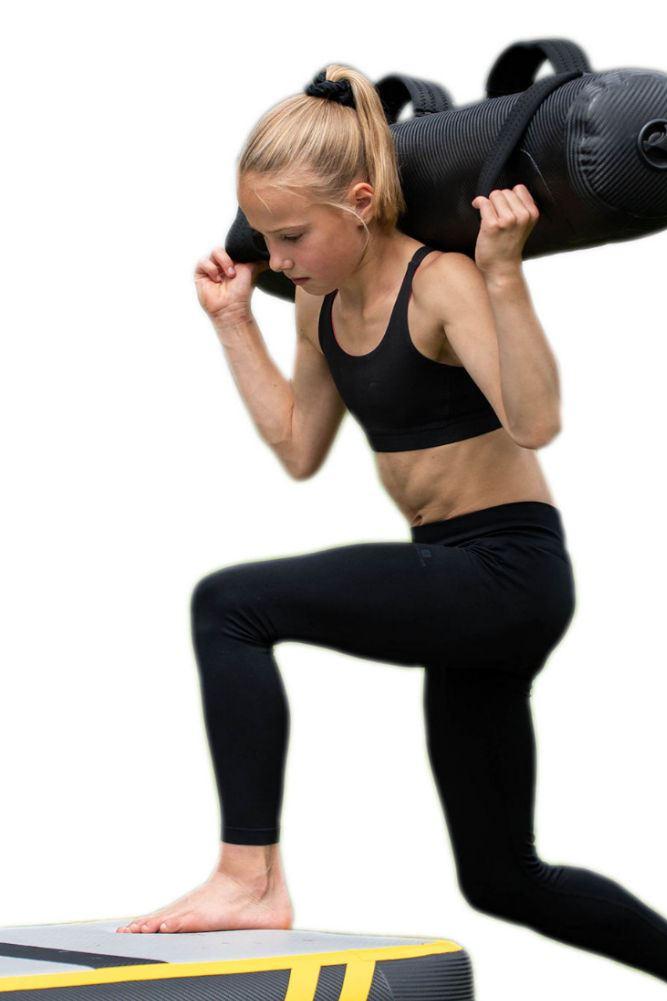 Die Aquabag von Airtrack Factory ist ein universelles Fitnessgerät für jedes Alter.