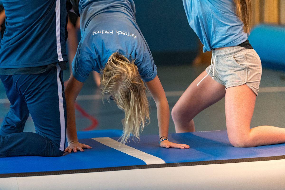 Schul-Set-Hilfestellung - das AirTrack-TakeOff-Set ist vielfältig einsetzbar und beliebt beim Schul- und Breitensport als auch im Leistungsport. Schul-Set-Hilfestellung - TakeOff-Schul-Set original AirTrack Factory