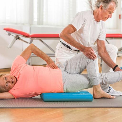 Balance Pad von AIREX für Phsyiotherapie - Anwendungen. Dem Patienten stehen vielfälltige Möglichkeiten zur Verfügung.