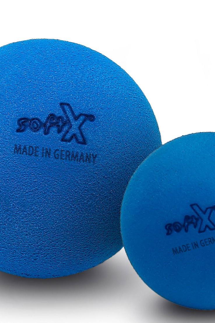 Die Faszienkugeln von softX bestehen aus Polyethylen.