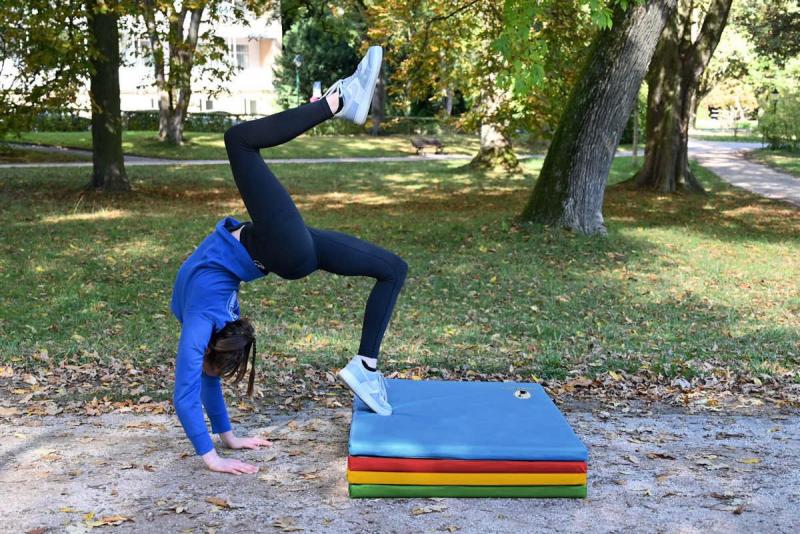 Faltmatte - bunt - outdoor - Klappmatte praktisch im Transport und in der Aufbewahrung sehr platzsparend