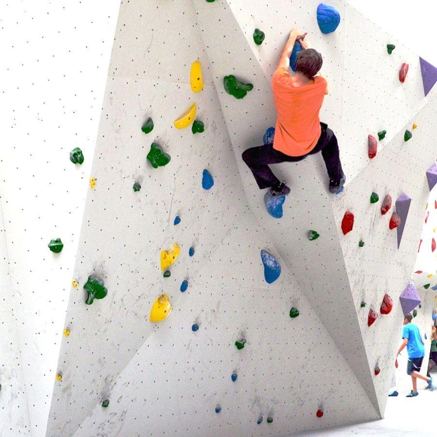 Kletterhalle, Boulderhalle, Kletterwand - auch für privat. Fallschutz - individuell.