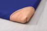 Leichtturnmatte-Lederecke-Detail-dunkelblau - Die Ecken dieser Turnmatte sind mit Rindsleder verstärkt.