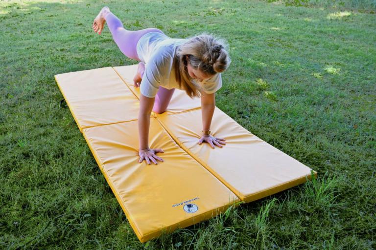 Faltmatte Candy 4-Joy - Yoga - die Klappmatte besteht aus 4 Elementen - mit nur ca. 5 kg ist sie extrem leicht