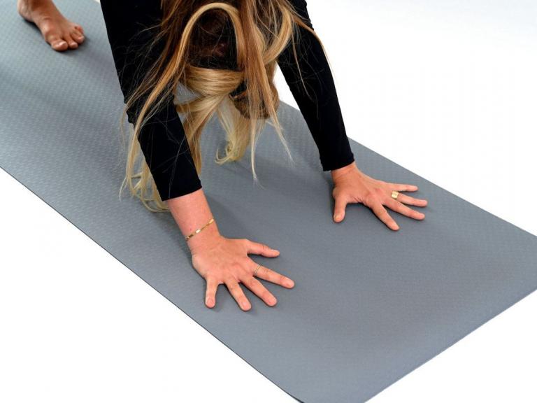 Die Yogamatte von Airex ist extrem rutschfest.