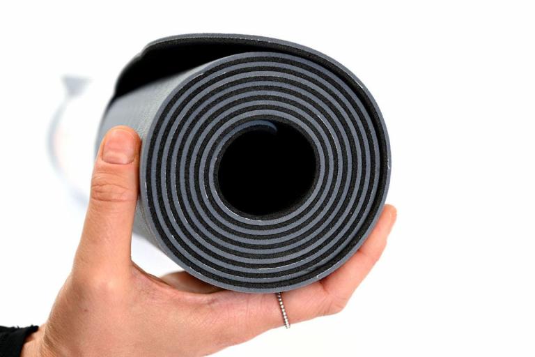 Die Yogamatte von Airex wird aus Recyclingmaterial hergestellt.