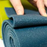Unsere Yogamatte Basic ist besonders rutschfest.