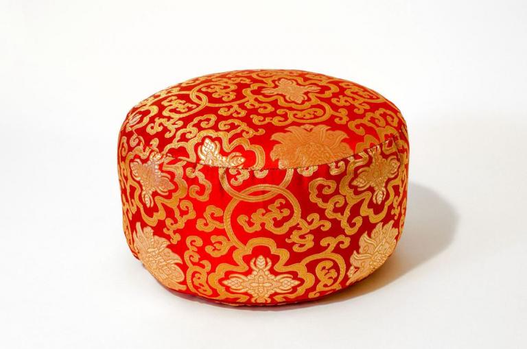 Meditationskissen mit einem Bezug aus Seide.